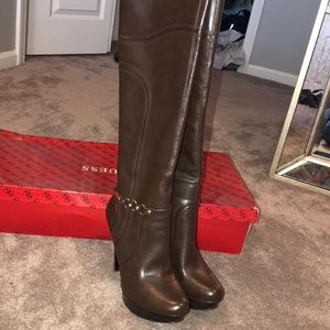 Guess boots